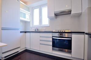 Apartment | Private kitchen | Fridge, oven, dishwasher, electric kettle - Victus Apartamenty - La Figure (Sopot)
