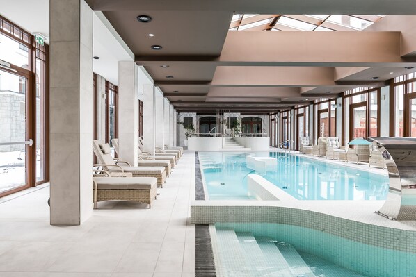 Indoor pool, sun loungers - Nosalowy Park Hotel & Spa (Zakopane)