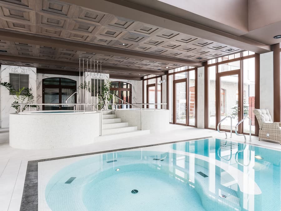 Indoor pool, pool loungers