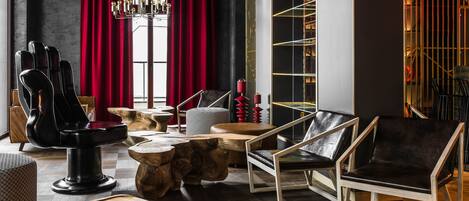 Coin salon dans le hall