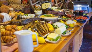 Bữa sáng buffet hàng ngày với phụ phí nhỏ