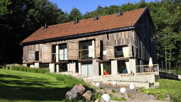 Salas de tratamiento para parejas, sauna y tina de hidromasaje