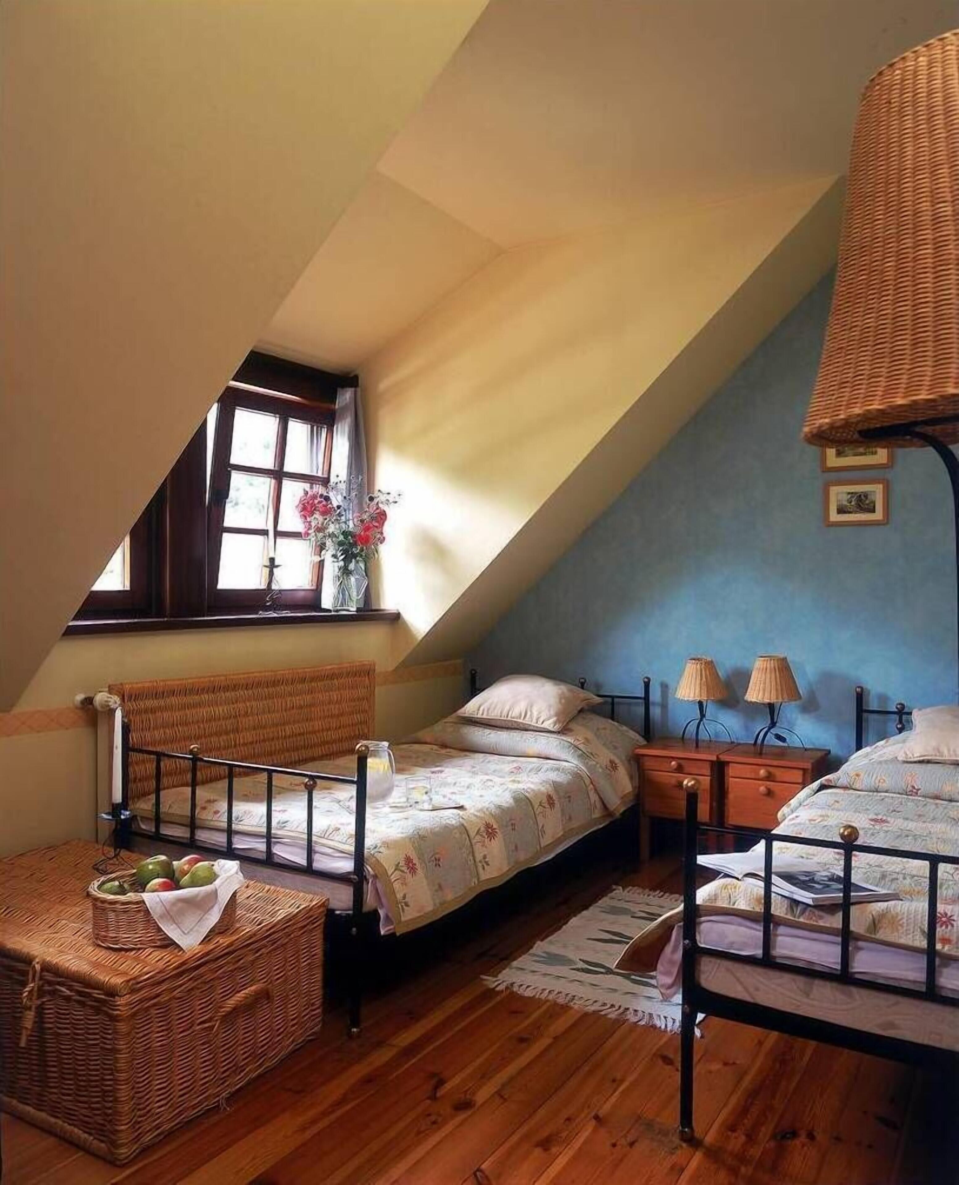 Premium bedding, in-room safe, blackout drapes, iron/ironing board