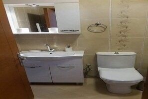 Vila | Kamar mandi | Bathtub dan handuk
