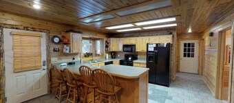 WINCHESTER LODGE 🚛8BR GRATIS TRASH PICKUP-BBQ GRILL-35 MIN YNP GRATIS WIFI SATELLITE TV