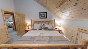 8 bedrooms, iron/ironing board, free WiFi, bed sheets - 32 MI to YNP | Hot Tub | Yellowstone Cabin (Island Park)