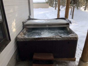 Outdoor spa tub - 32 MI to YNP | Hot Tub | Yellowstone Cabin (Island Park)
