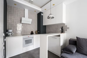Apartment | Private kitchenette | Stovetop, dishwasher, cookware/dishes/utensils