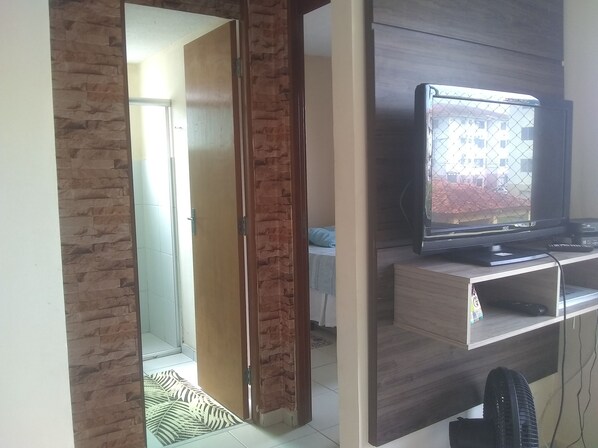 2 bedrooms, desk, iron/ironing board, free WiFi