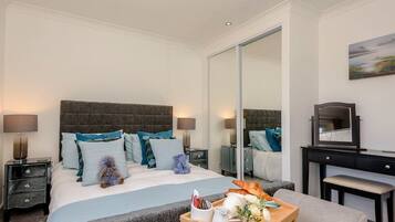 Vila Eksklusif | 4 kamar tidur, meja kerja, dan ruang kerja ramah laptop