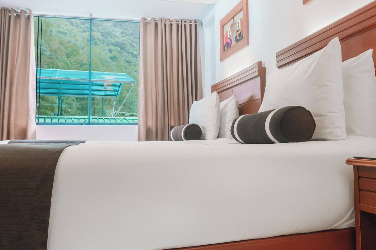 standard twin room | premium bedding, minibar, in-room safe, individually decorated