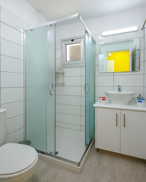 Standard Apartment | Bathroom - Gabinos - 1BR - Square Center (Ayia Napa)