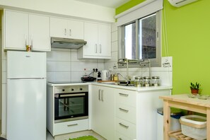 Standard-Apartment | Eigene Küche | Großer Kühlschrank, Ofen, Herdplatte, Wasserkocher