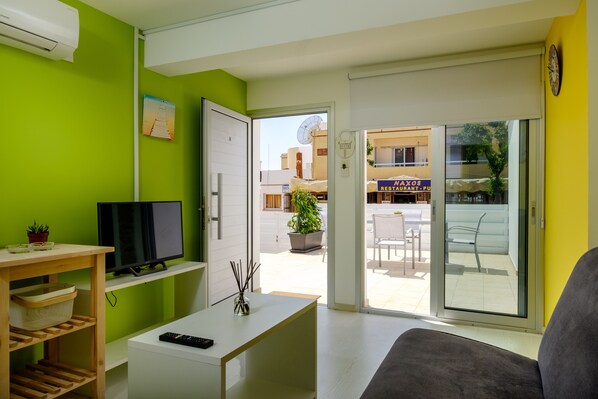 Standard-Apartment | Wohnbereich | Flachbildfernseher