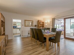 Dining - Villa Morea (Norwich)