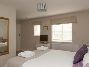 1 bedroom, iron/ironing board, free WiFi, bed sheets - The Linhay Sleeps 2 (1 Bedroom) (bideford)