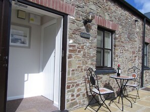 Outdoor dining - The Linhay Sleeps 2 (1 Bedroom) (bideford)