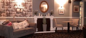 Lobby - OYO Lamphey Hall (Pembroke)