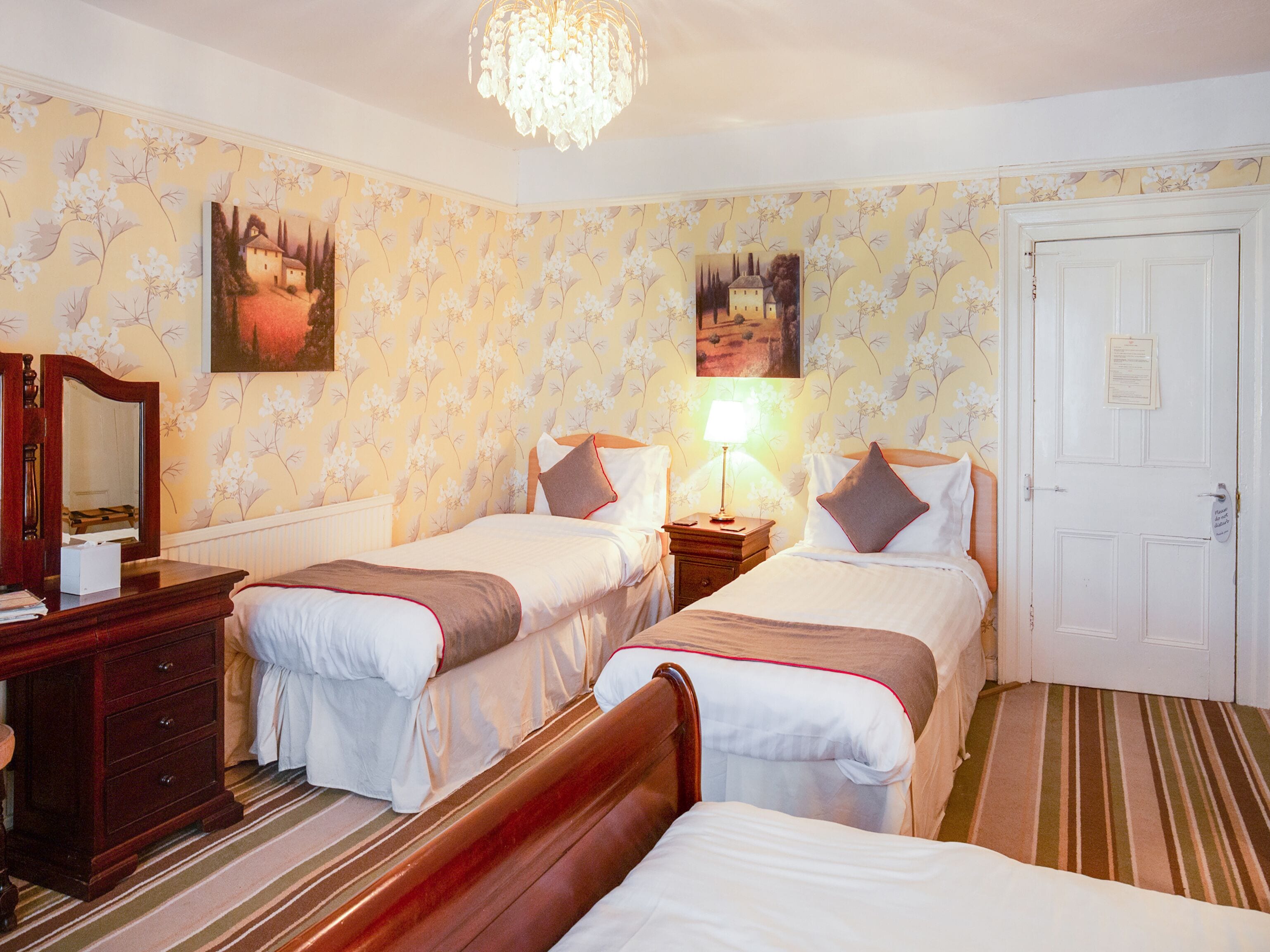 deluxe double room, 1 double bed | desk, iron/ironing board, free wifi, bed sheets