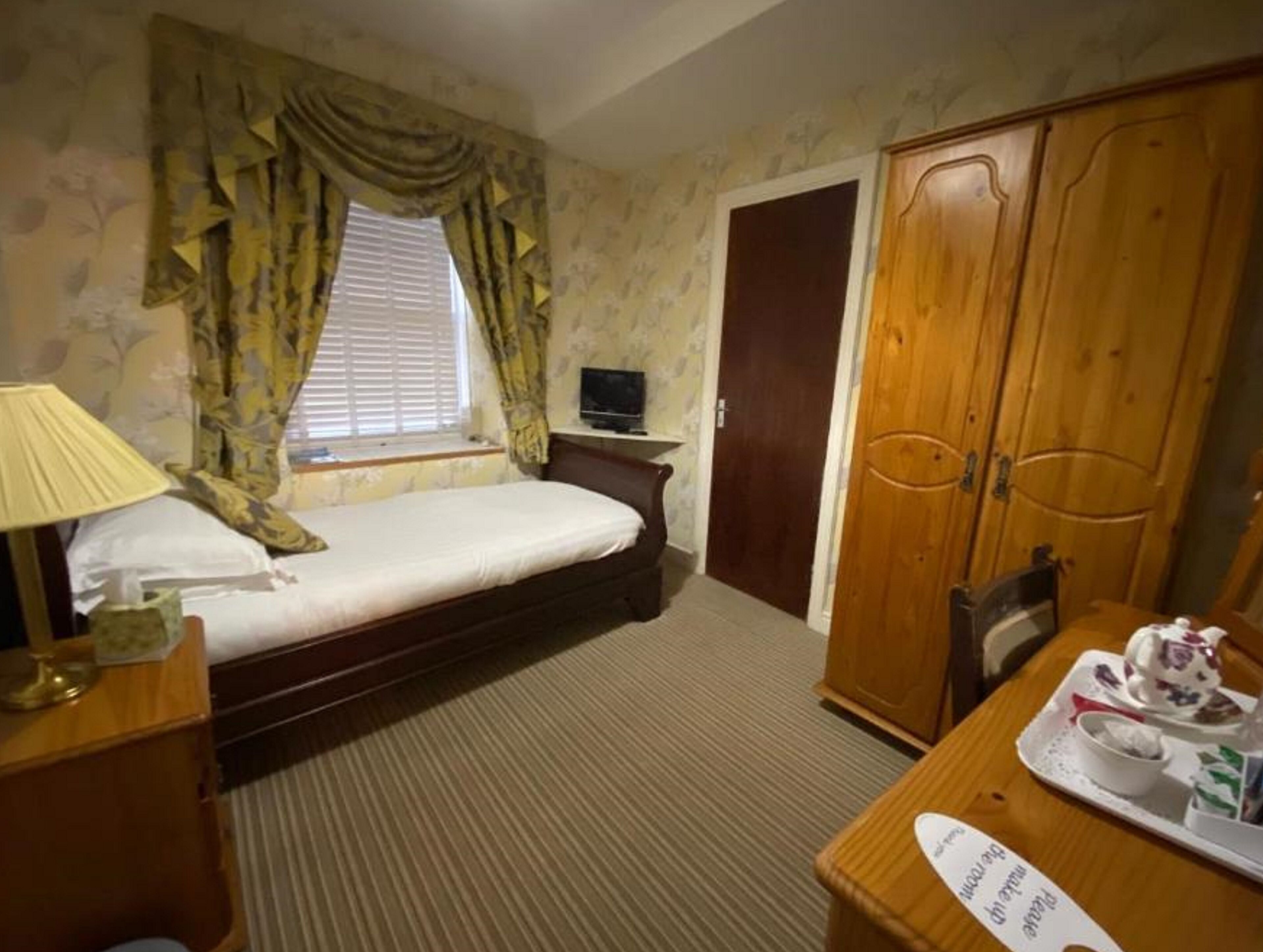 economy single room, 1 single bed | desk, iron/ironing board, free wifi, bed sheets
