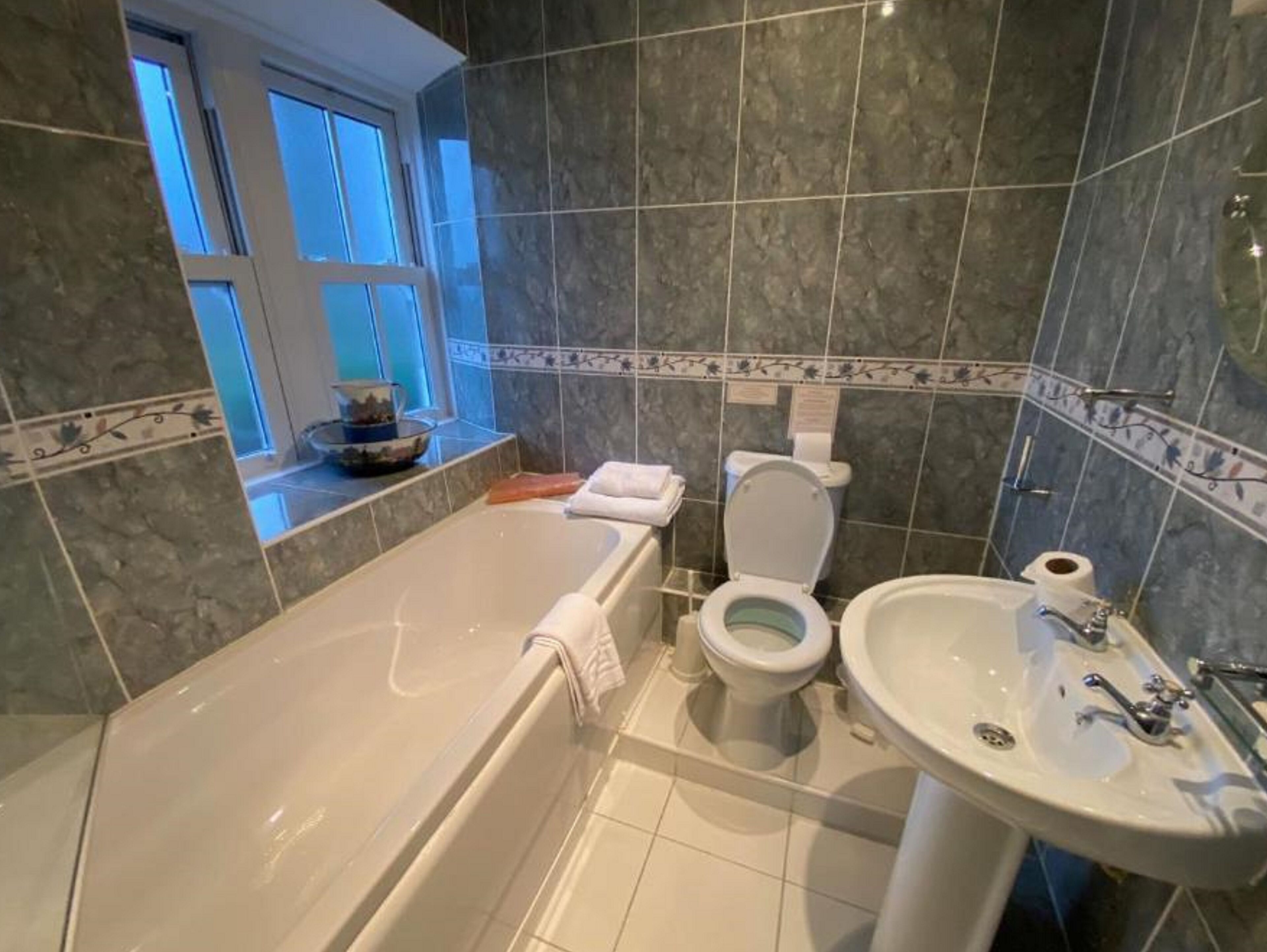 economy single room, 1 single bed | bathroom | free toiletries, hair dryer, towels, toilet paper