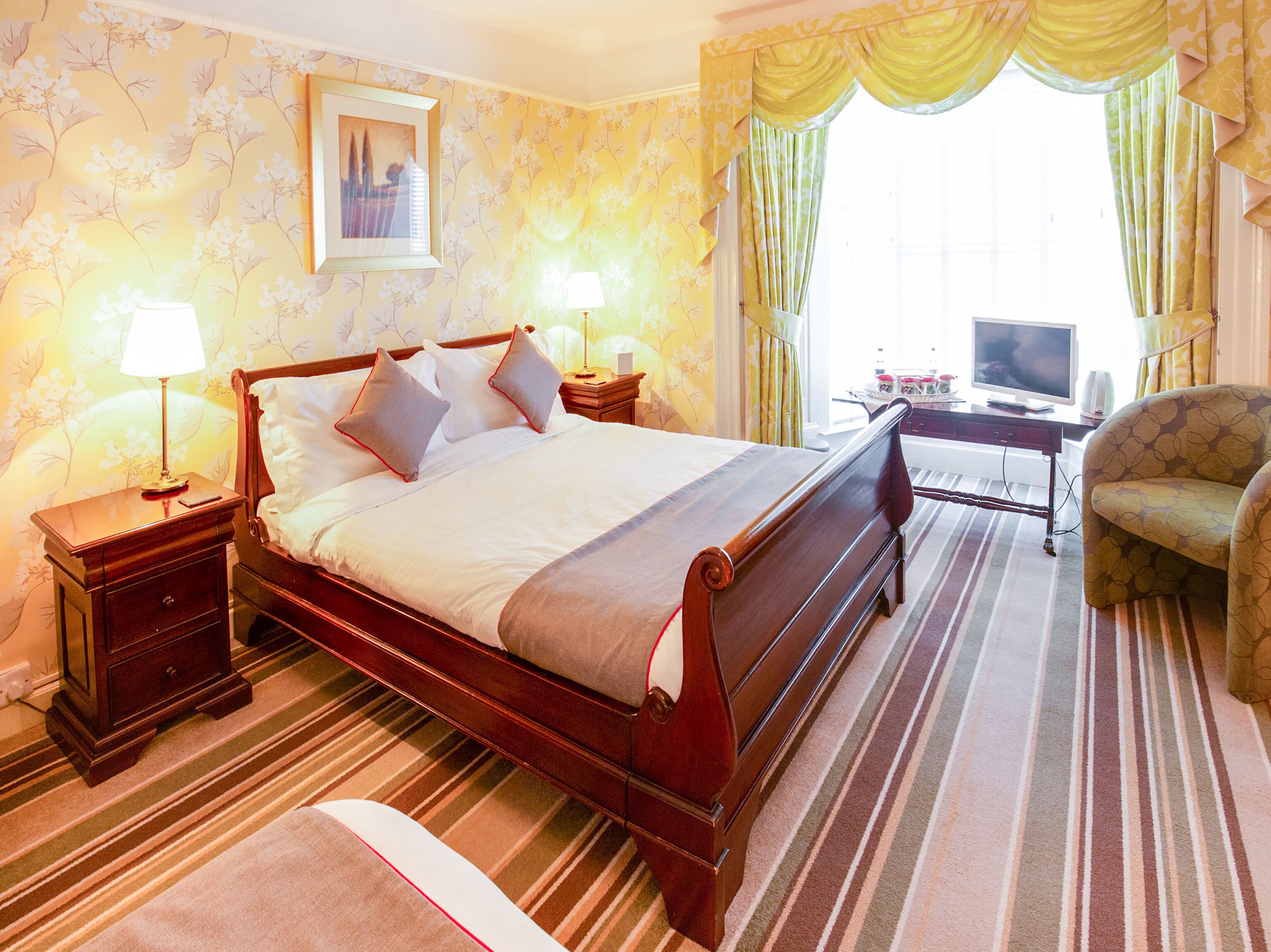 deluxe double room, 1 double bed | desk, iron/ironing board, free wifi, bed sheets