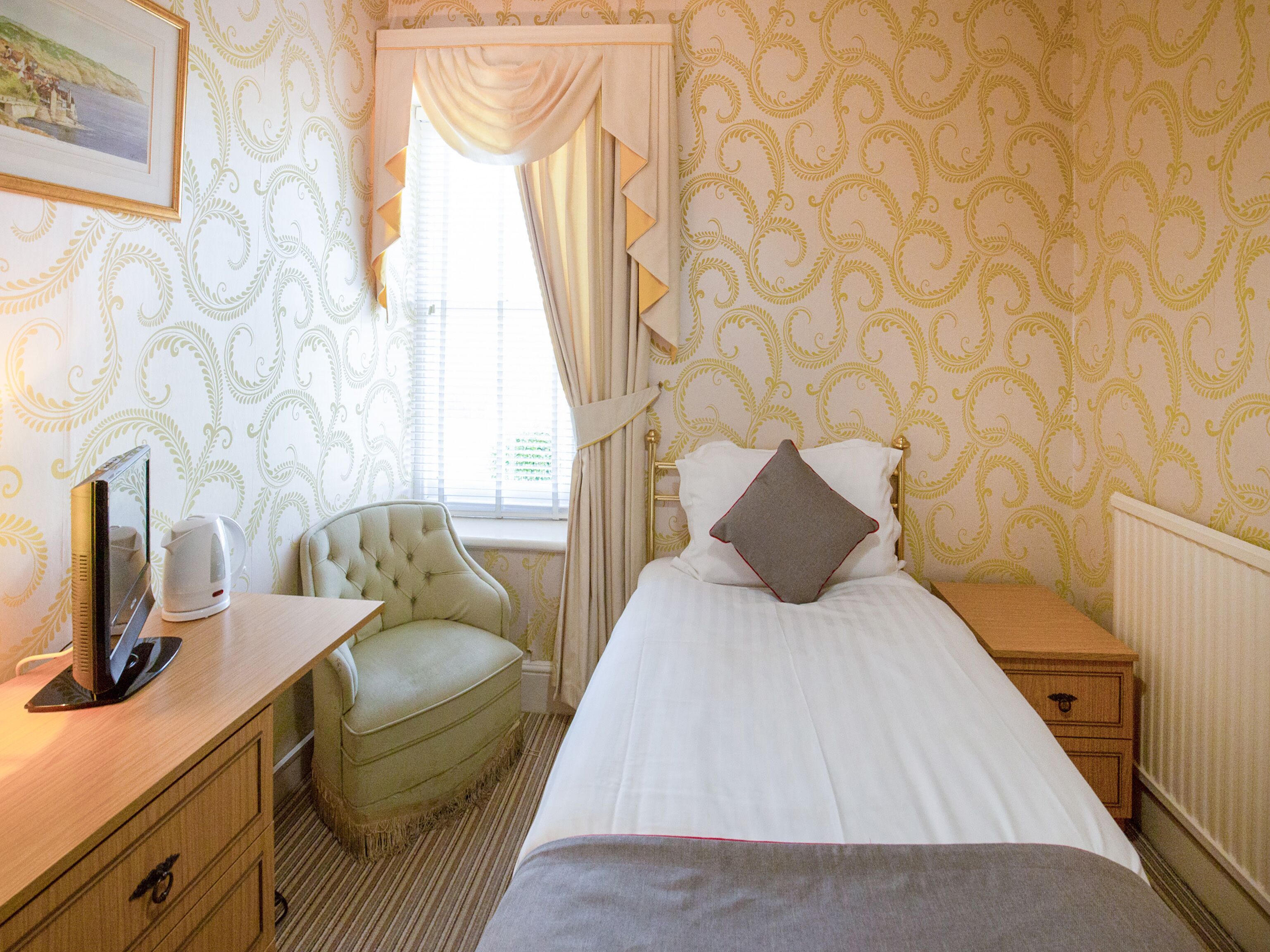 standard single room, 1 single bed | desk, iron/ironing board, free wifi, bed sheets
