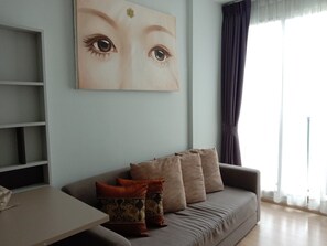 TV - Zcape Condominium 1 bedroom for rent (ถลาง)