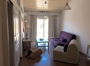 Standard-Apartment | Wohnzimmer | Flachbildfernseher