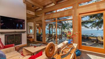 Smart-TV, Kamin, DVD-Player