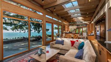 Smart-TV, Kamin, DVD-Player