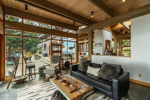 Smart TV, fireplace, DVD player