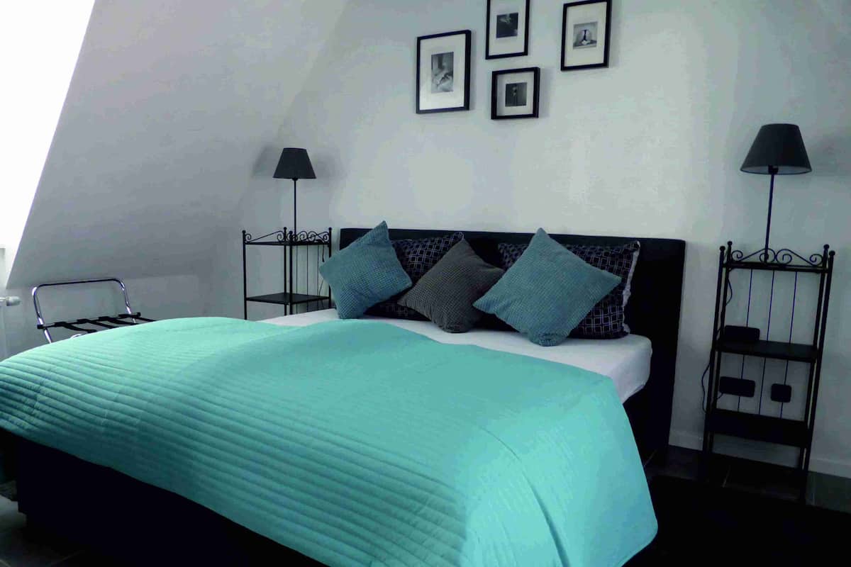Deluxe appartement, 2 slaapkamers, niet-roken, keuken (Split Level) | 1 slaapkamer, een kluis op de kamer, individueel gedecoreerd