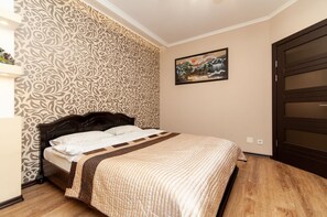 3 bedrooms, WiFi - центр города удобная развязка (Chișinău)