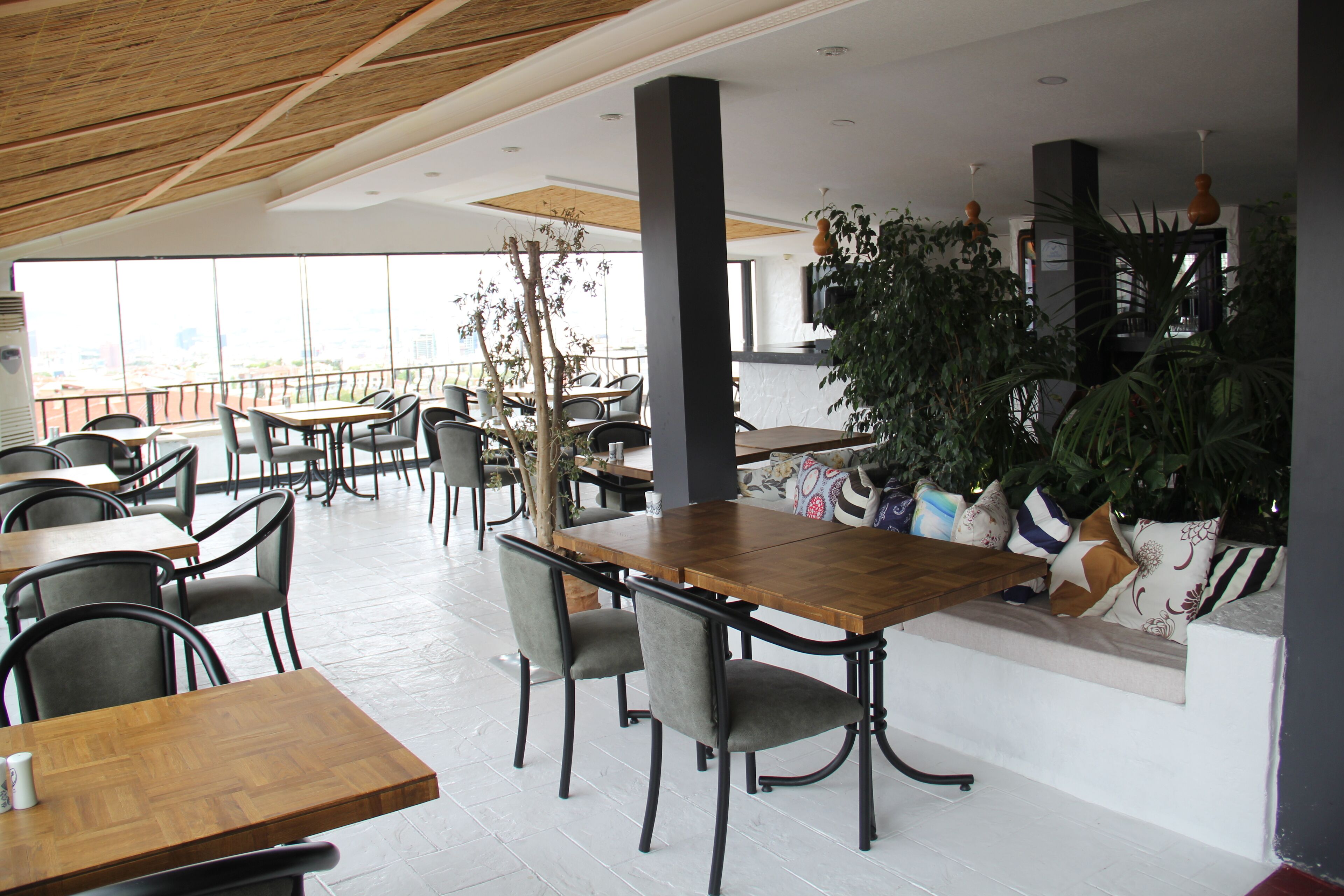 Free daily cooked-to-order breakfast 