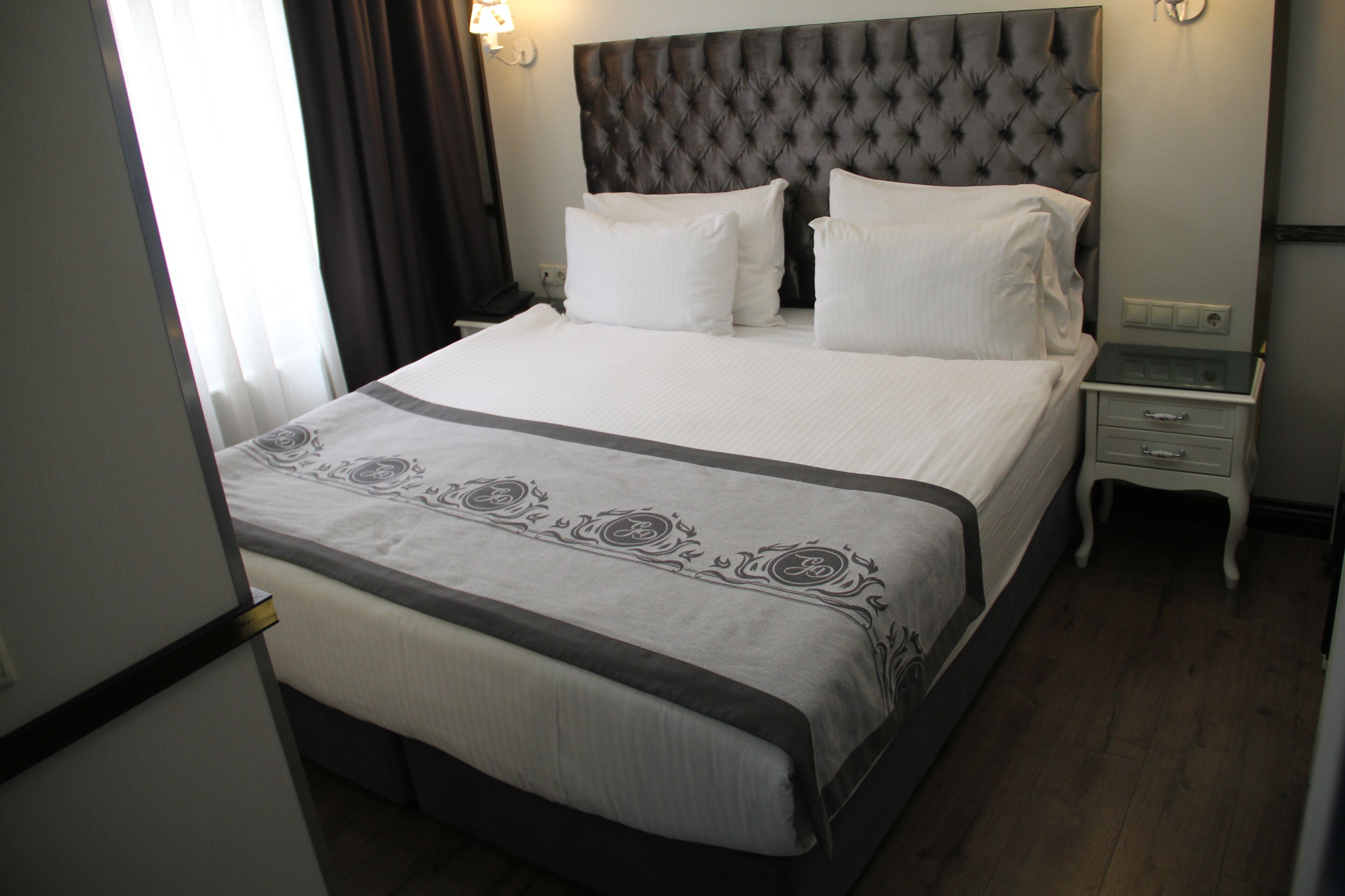 1 bedroom, premium bedding, minibar, laptop workspace