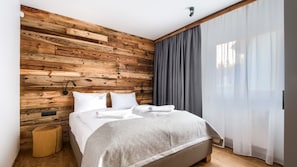 2 bedrooms, laptop workspace, iron/ironing board, free WiFi
