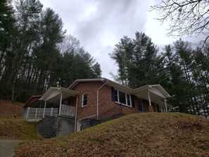 Exterior - 3 Bedroom Cabin, newly renovated. (Boone)