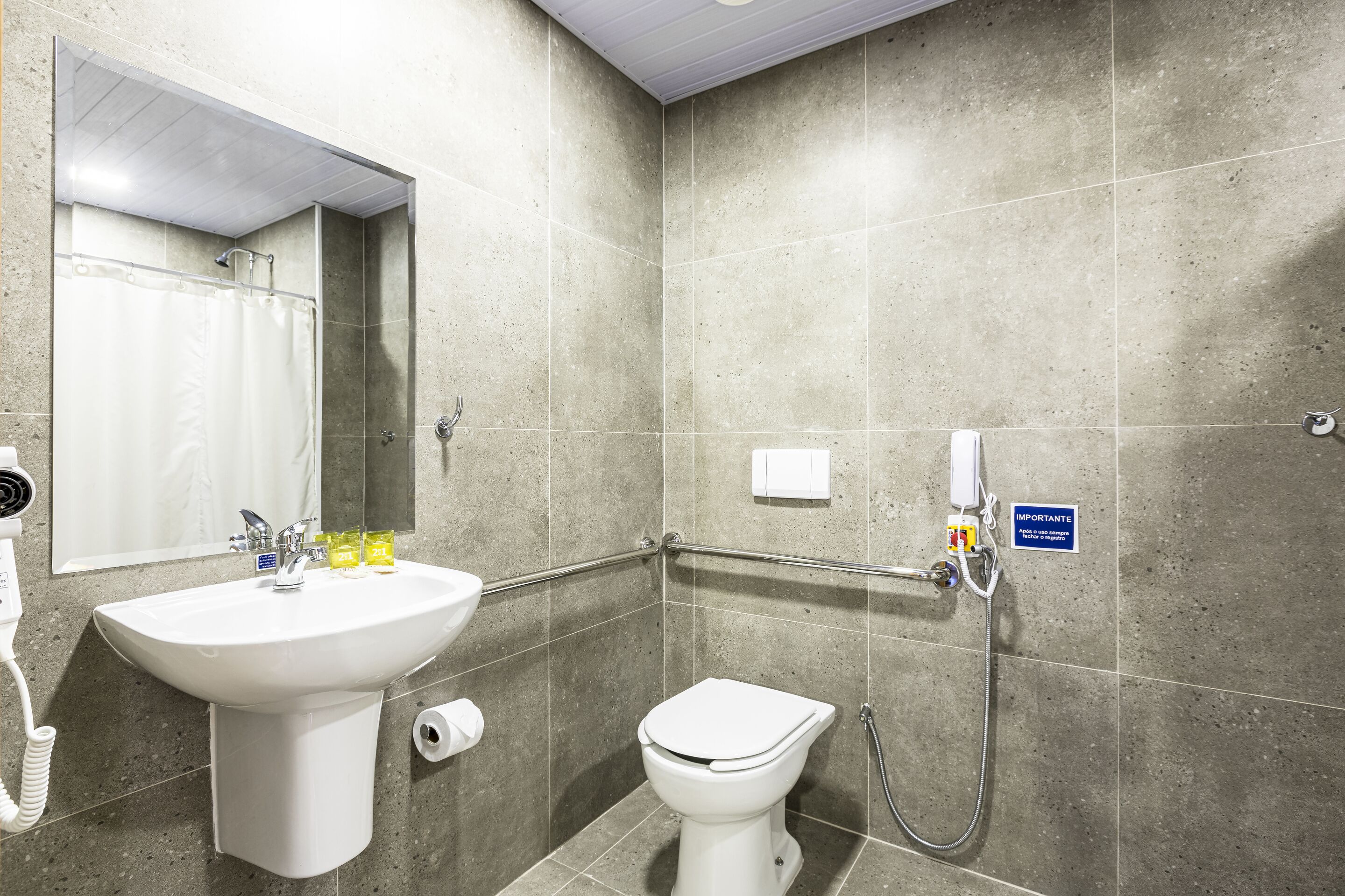 exclusive double room, 1 double bed, mobility accessible | bathroom | shower, hair dryer, towels