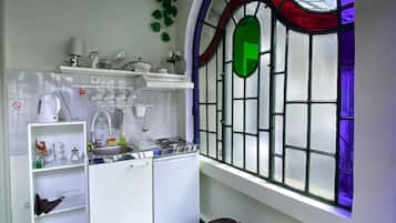 City Apartment | Private kitchen | Fridge, stovetop, electric kettle, toaster