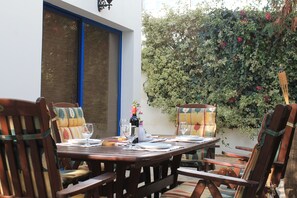 Tempat makan outdoor