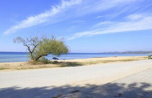 Beach nearby, sun loungers, beach umbrellas, beach volleyball - Eva's Houses (Sithonia)