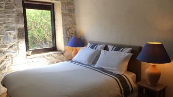 Suite | 1 bedroom, individually decorated, individually furnished, desk