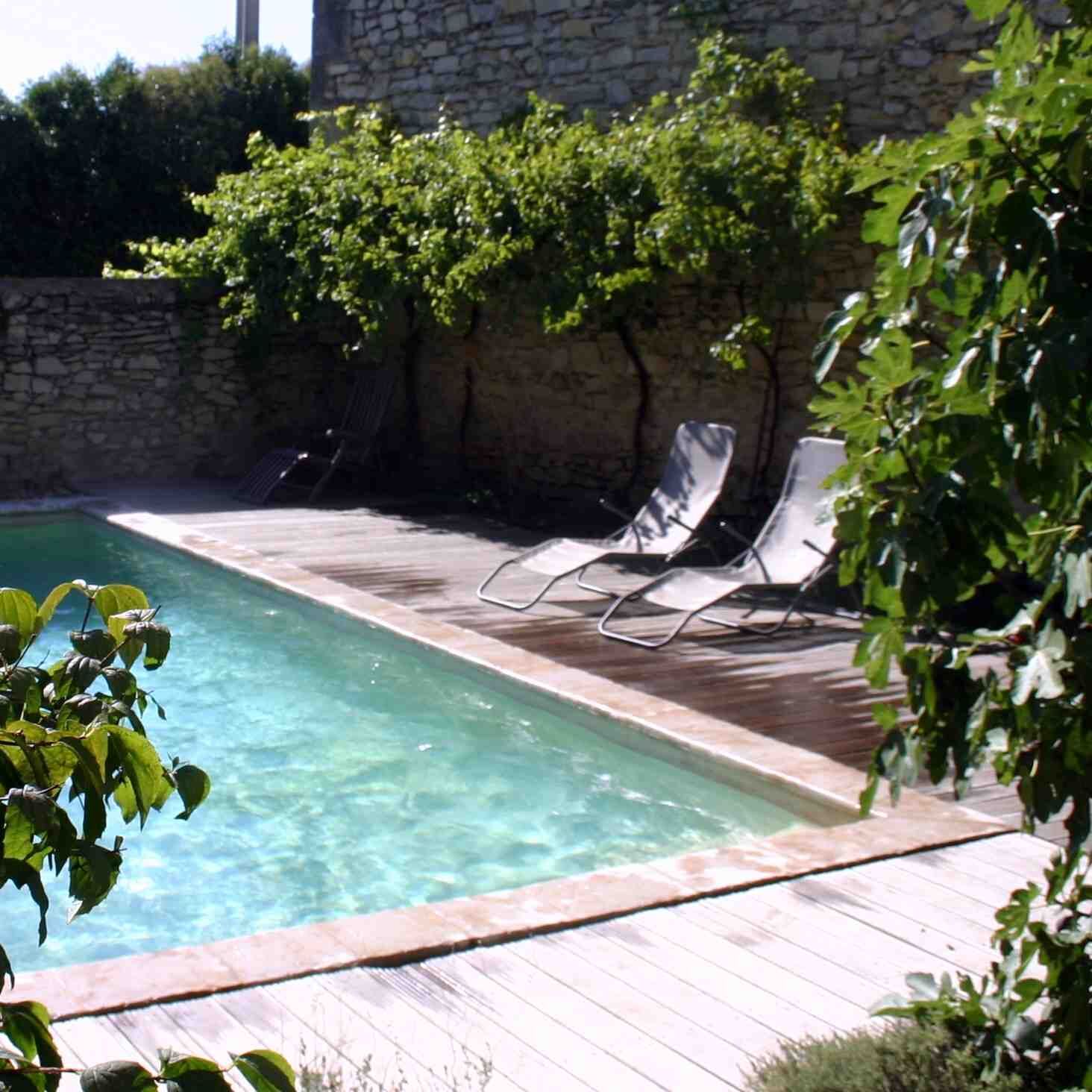 Een seizoensgebonden buitenzwembad