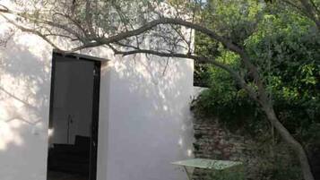 Suite, op benedenverdieping | Terras