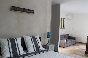 Suite, Erdgeschoss | 1 Schlafzimmer, individuell dekoriert, individuell eingerichtet
