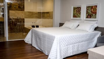 Deluxe Studio Suite, Hot Tub (com sala) | Minibar, desk, free WiFi