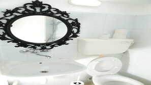 Towels, soap, shampoo, toilet paper
