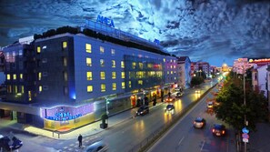 Front of property – evening/night - Hotel Anel (Sofia)