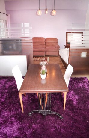 Dining - Master Studio in center. (Jérusalem)